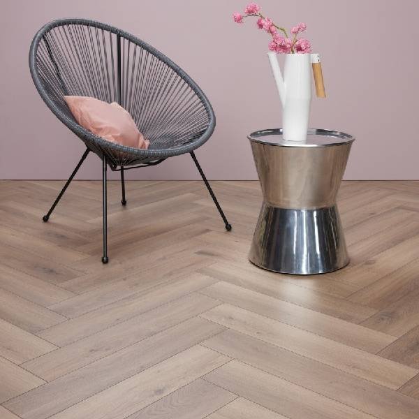 Metz Oak visgraat laminaat